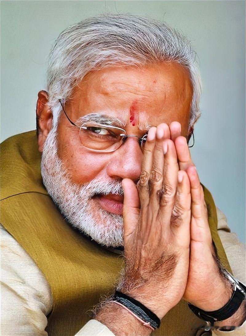 印度一边对俄罗斯说“哥俩好”，一边把炮弹，通过“二道贩子”悄悄卖给了乌克兰。
