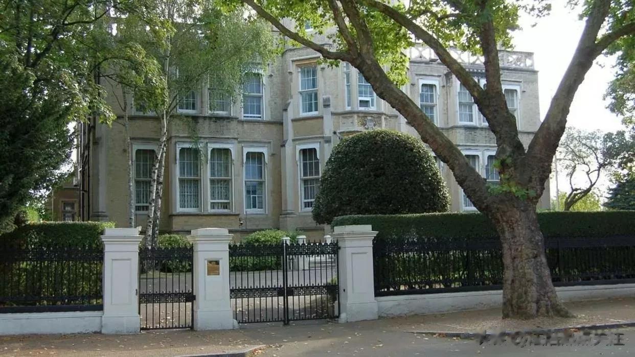 俄使馆：伦敦对俄补充制裁使其成为永久性制度

来源:俄罗斯卫星通讯社

俄罗斯驻