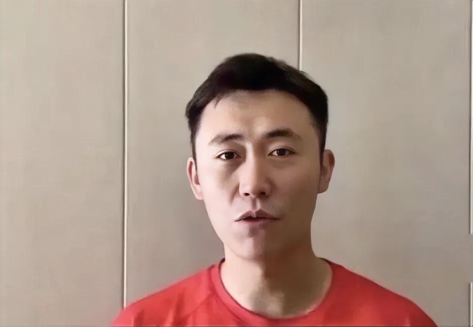 于小渝主要履历：
于小渝，男，1992年生人，31岁，安徽人，中国羽毛球运动员、