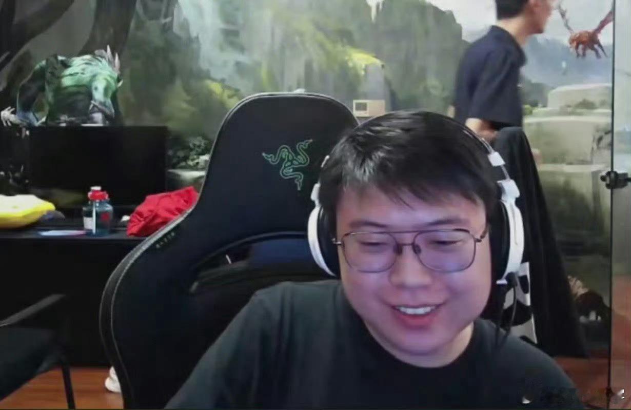 查理斯：我之前听说过茶队欠薪，但是没想到会那么严重，感觉茶队的的选手还是太温顺了