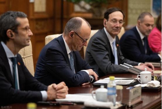 2月26日，随着默茨访华，德国的养殖户们激动坏了，因为默茨与中国签署了一项协议，