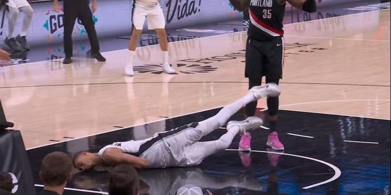 【科普：NBA官方脑震荡协议内容】球员确诊脑震荡后，必须全部满足才能复出：1. 