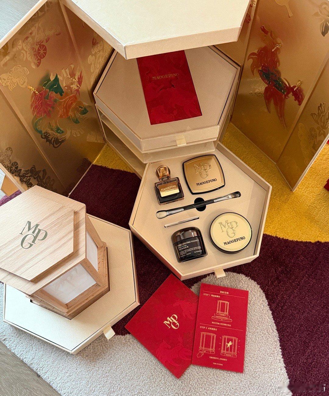 赤马耀金，百事从欢 ，大家新年快乐历历的礼