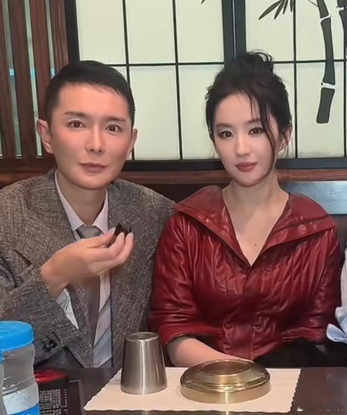 刘亦菲的脸撑起了我姥姥的衣服刘亦菲朱一龙秀场同框 ​刘亦菲刘冲坐一辆车 ​​​