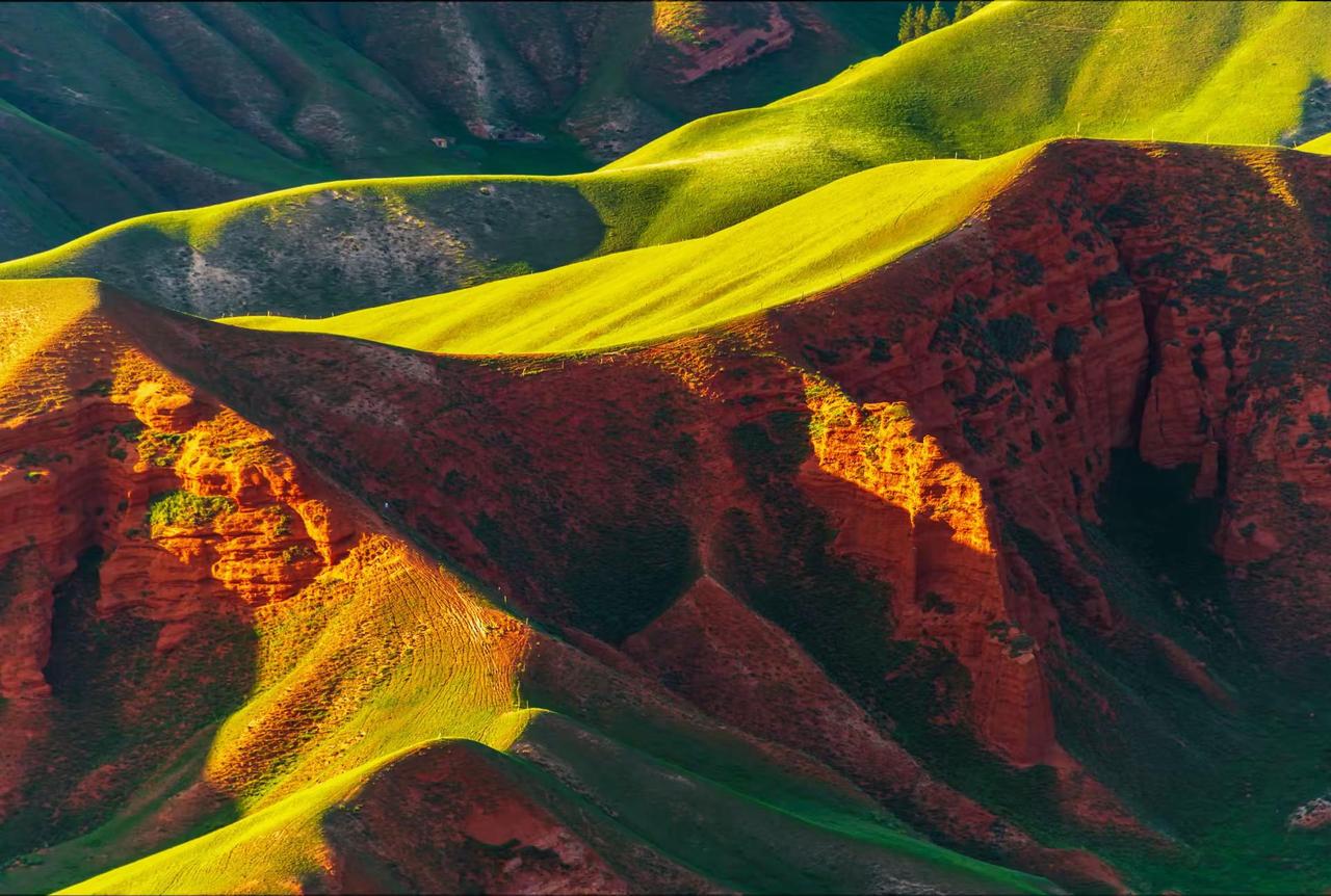 祁连卓尔山。祁连卓尔山