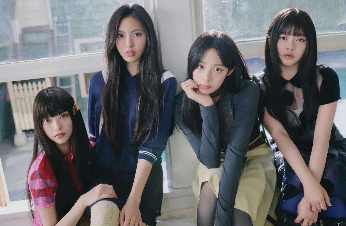 NewJeans四人组概念照恰逢出道四周年，ADOR释出纪念短片与四人组概念写真