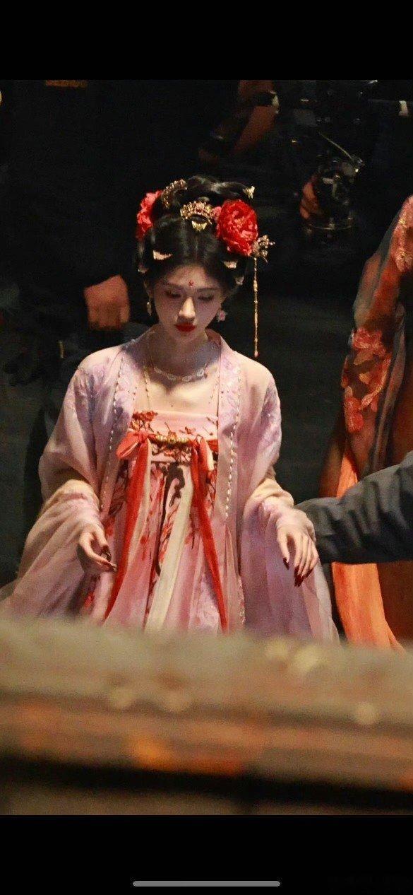 攻玉女主和鞠婧祎撞造型鹤南和鞠婧祎撞造型了！鹤南鞠婧祎撞造型