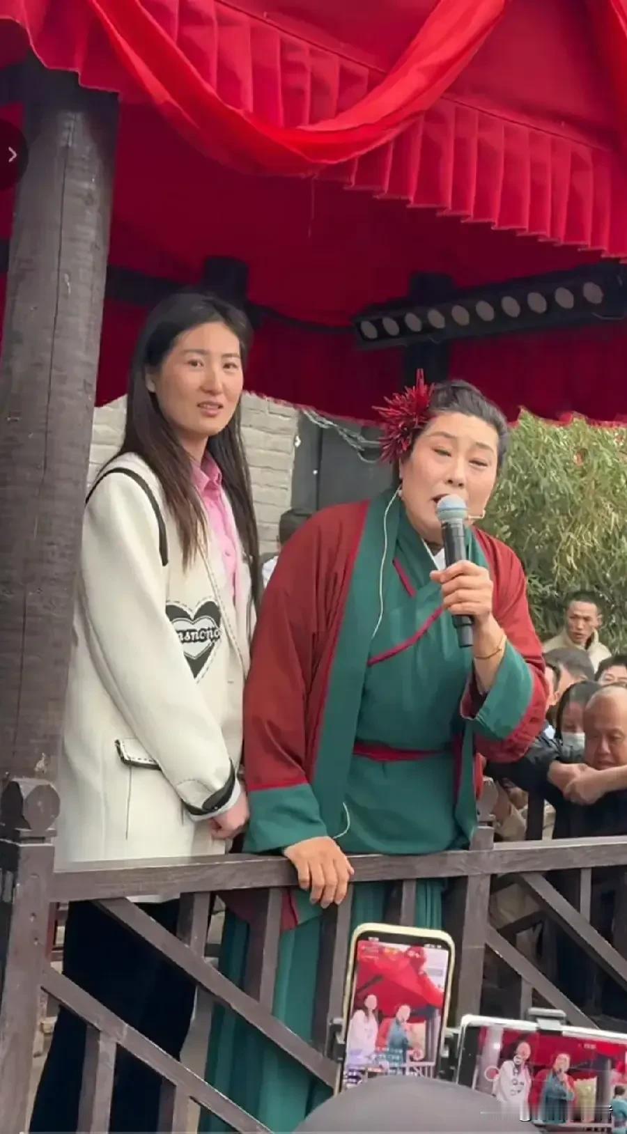 开封万岁山的王婆说媒，何以在短短一个月的时间里火爆出圈？简单说来，主要有以下几点