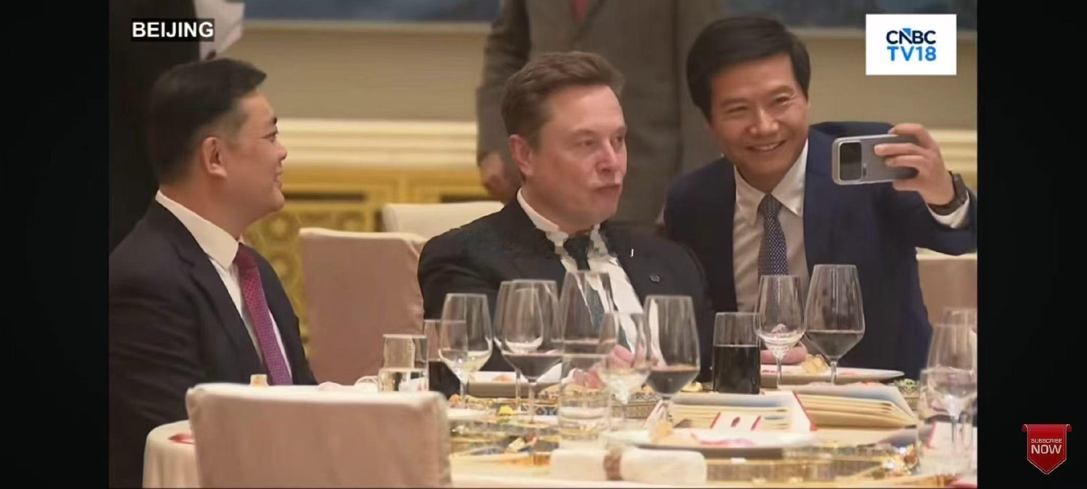 军总有时候也挺可爱的，上次合照我记得是一几年了吧 