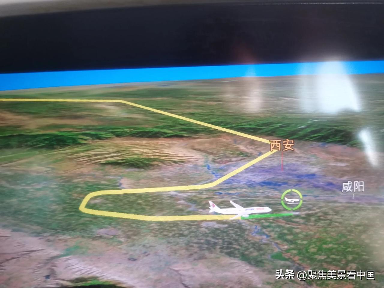 从上海飞西安，到西安后飞机为什么要拐一个大湾才降落？？？