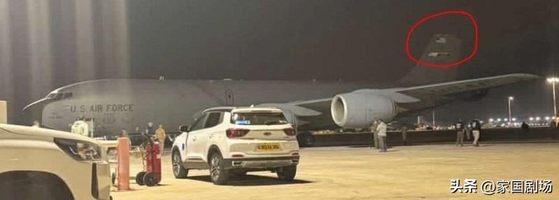 伊拉克伊斯兰抵抗组织声称，对击落美国加油机事件负责。
     一坠毁一受损，这