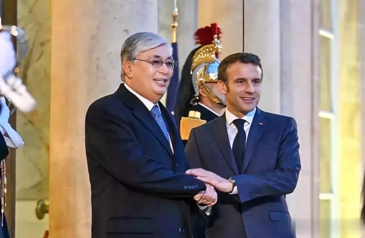 法哈双边谈判结束时，哈萨克斯坦和法国总统发表了多项声明。马克龙特别表达了希望法语