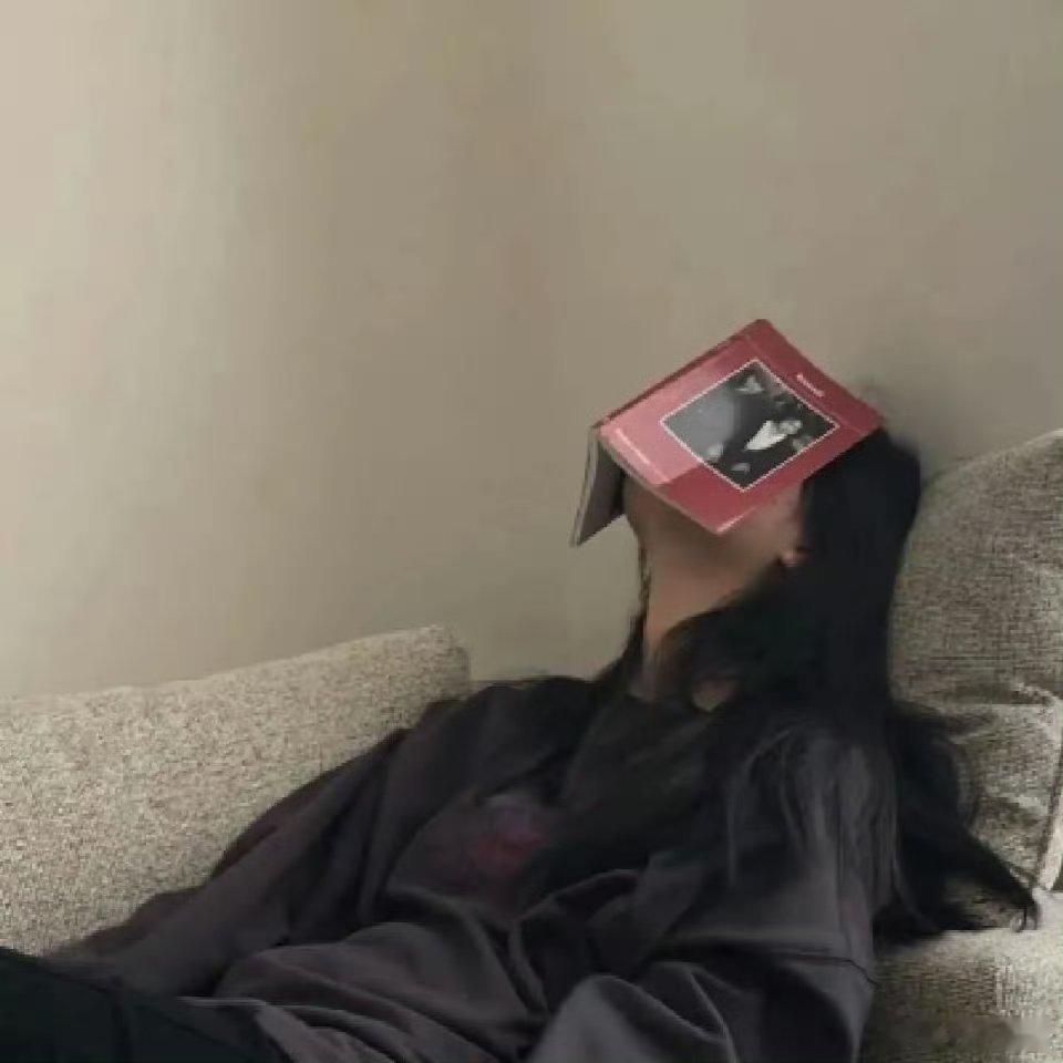 [2025]                   我们常把情绪调成静音。    