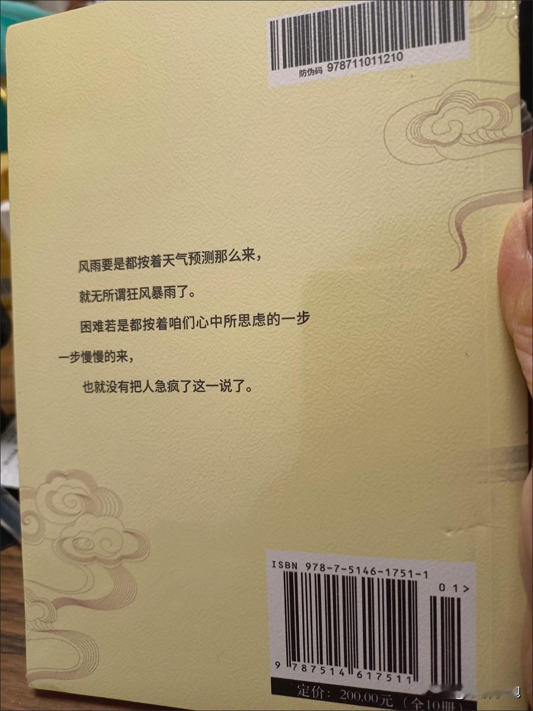 我觉得夏天去实体店试，买几套好看的还是很有必要，我一个朋友天天网购，买了一堆，没