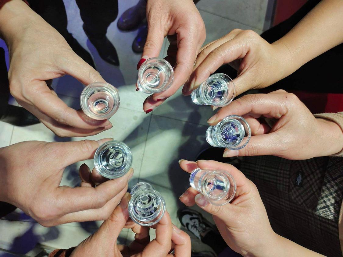 我认为团圆。

寄情月色，遥望相思

         若是亲人相隔两地，难以团