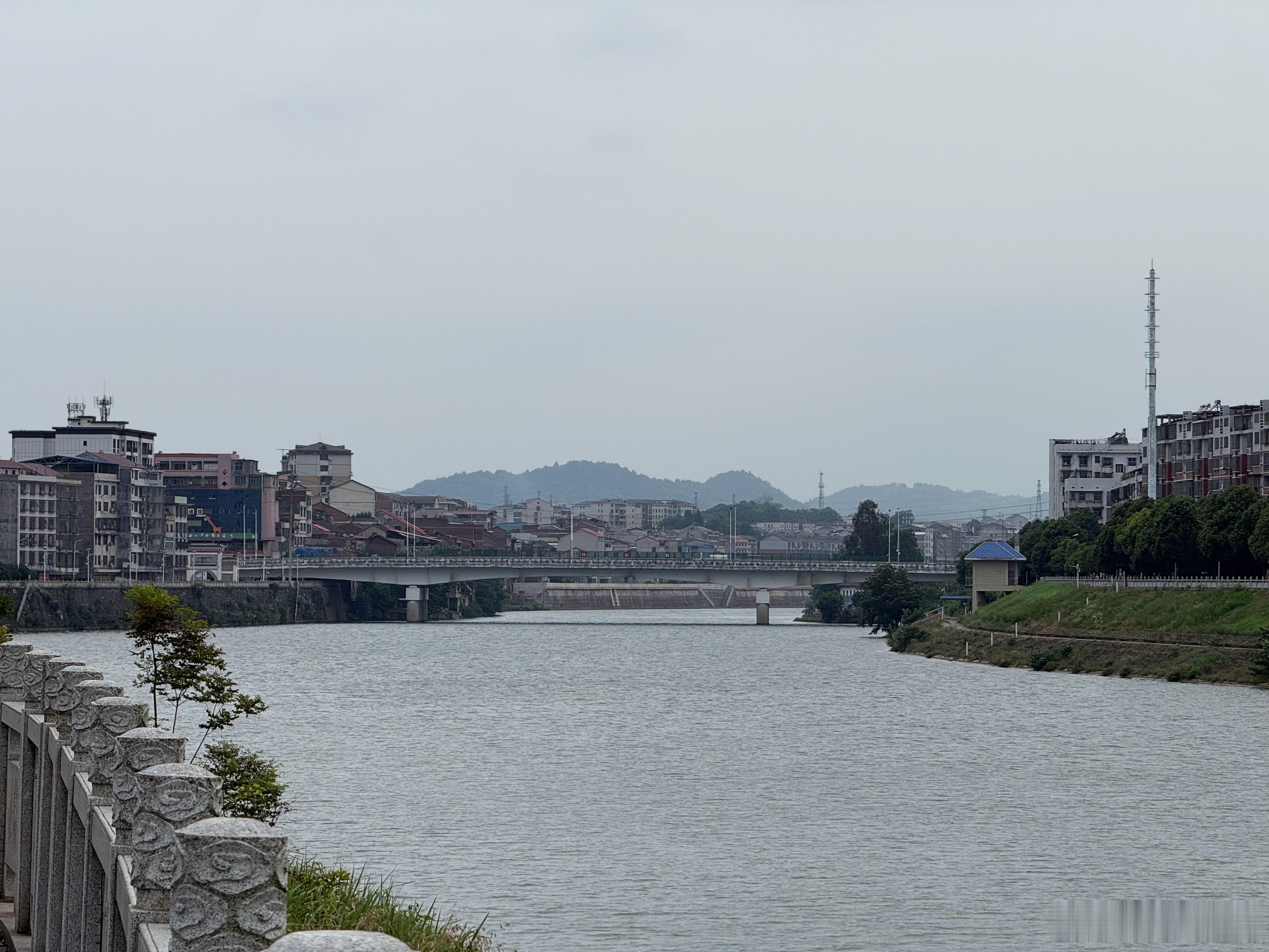 湖南省娄底市涟水公园。湖南省的水溪许多河流是以水渍来命名，比如说娄底市区除了涟水