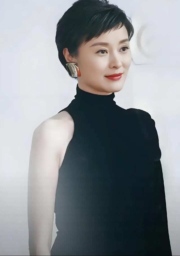 难以置信，吴越这辈子只跟陈建斌谈过恋爱，两人在一起5年了准备结婚了，没想到陈建斌