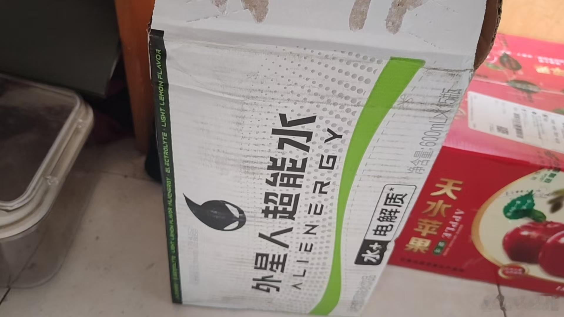 感谢元气森林寄来的外星人超能电解质水，中秋节就喝它了！ ​​​