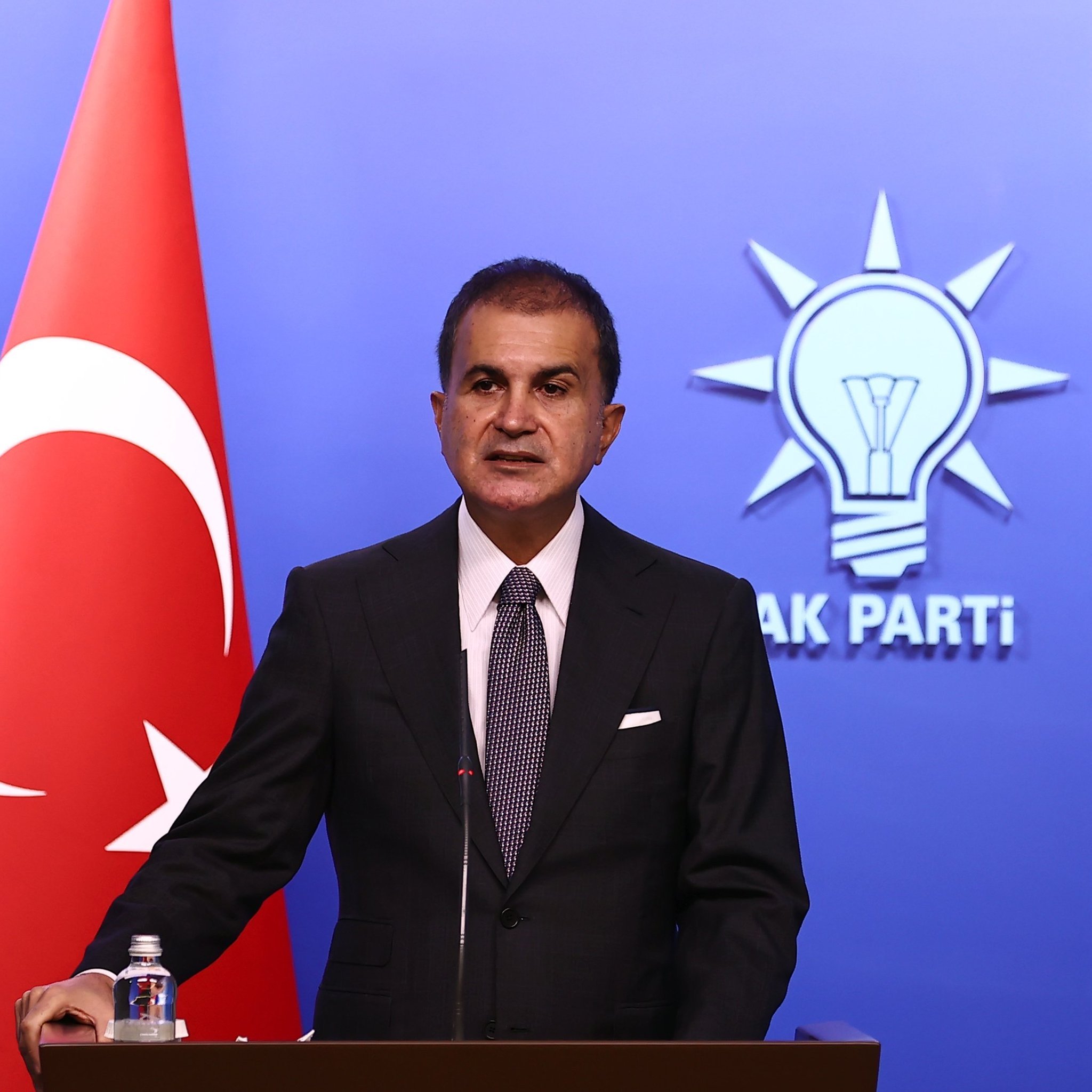 🇹🇷 土耳其 正义与发展党 发言人 厄梅尔·切利克公开嘲讽共和人民党的内斗: