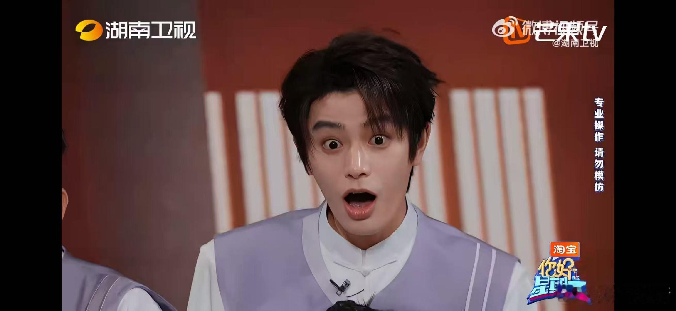 丁程鑫动作要快姿势要帅 你好星期六你好星期六丁程鑫名场面！滑跪好帅气，动作要快姿