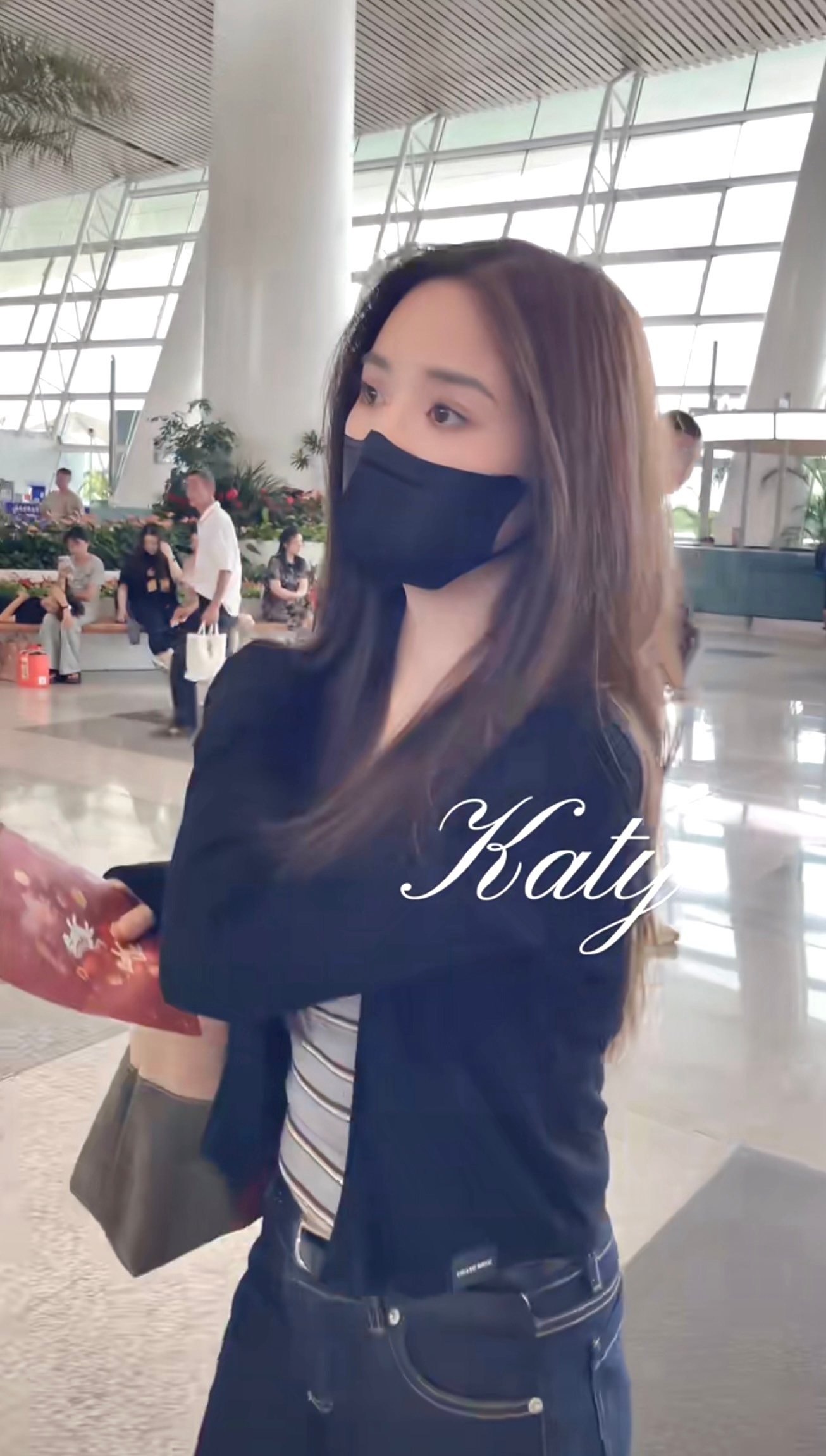 姐今天的路透看完嘎巴就被美死过去了 感觉整个人都香香的 我又尖叫上了
