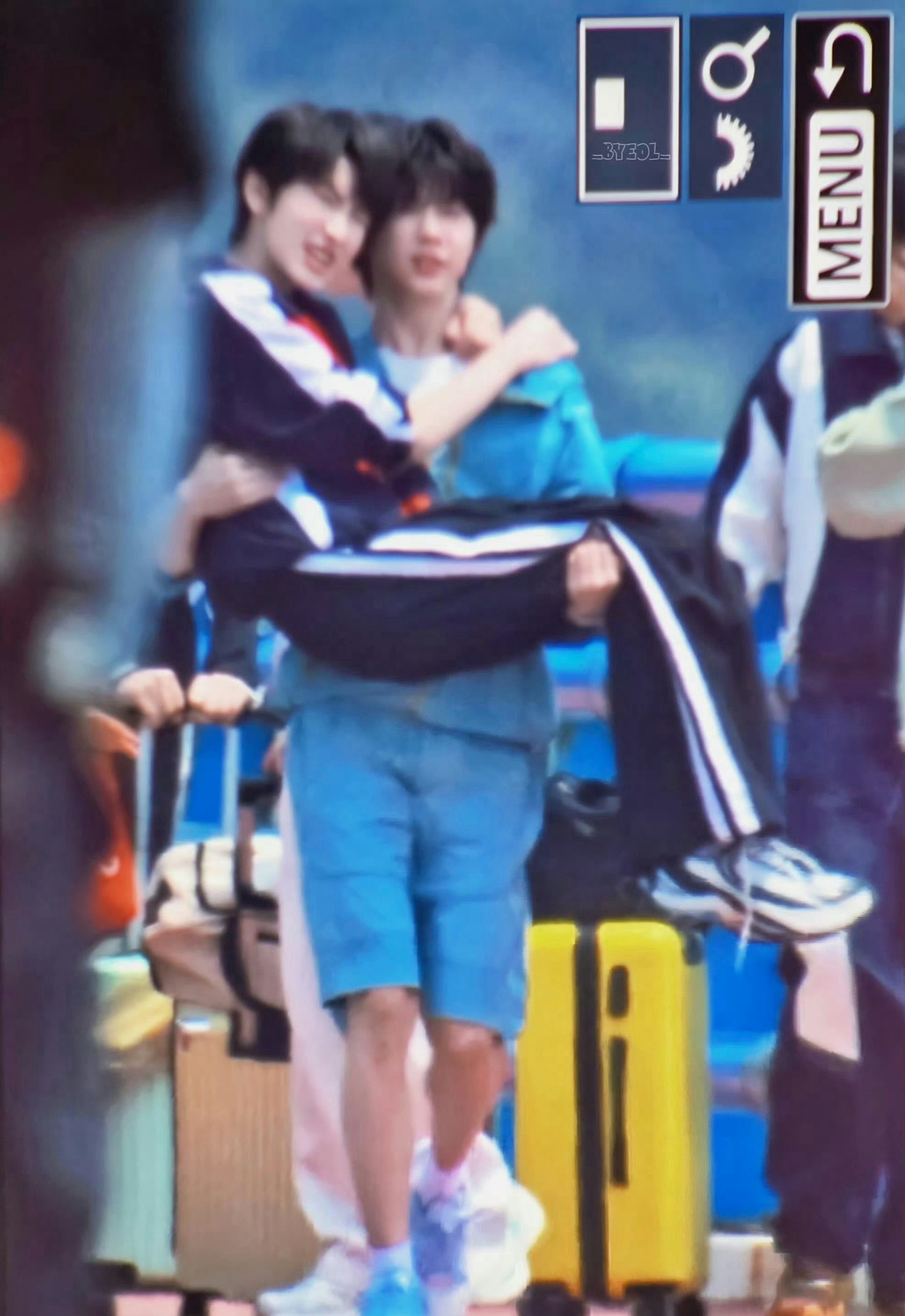 投陈奕恒公主抱左奇函 路透甜度直接拉满💘陈奕恒男友力爆棚，稳稳公主抱护住左奇函