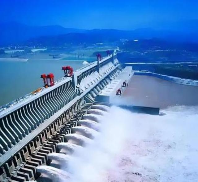 日本网友表示：如果中日战争爆发，日本第一个炸的不是中国的重要城市，而是第一个炸中