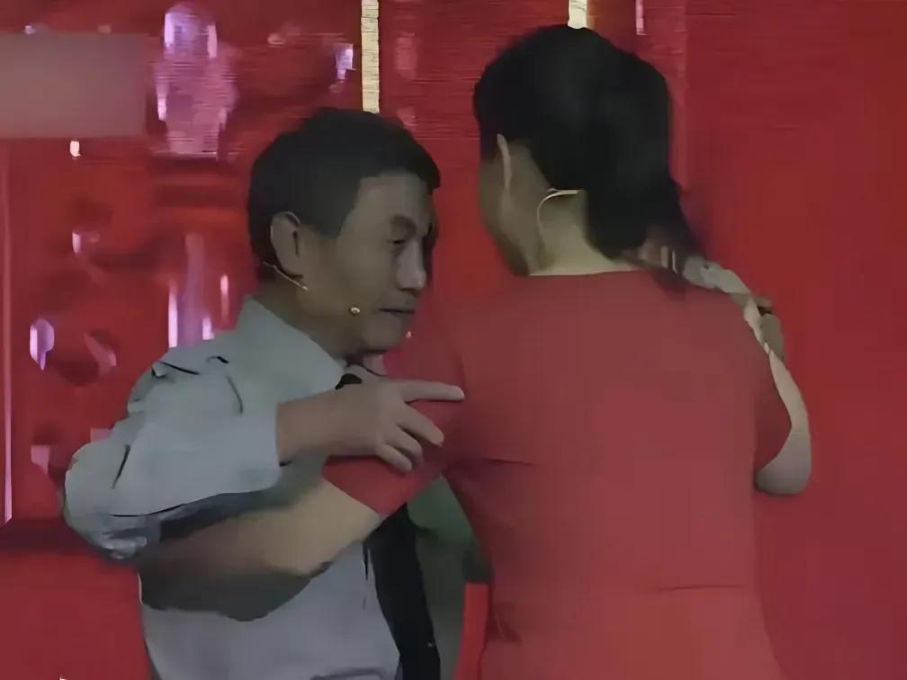 1970年云南地震时，一名老兵徒手救出了14名女兵，45年后，她们得知这位老兵竟