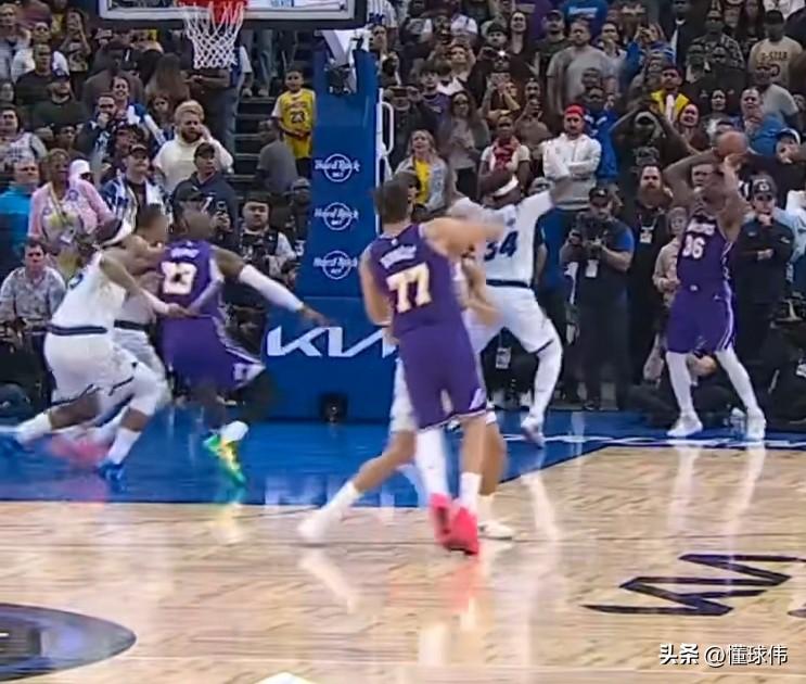 老詹的牵制力还是强！贝恩谈詹姆斯：

“最后时刻我们包夹勒布朗。”

“我认为没