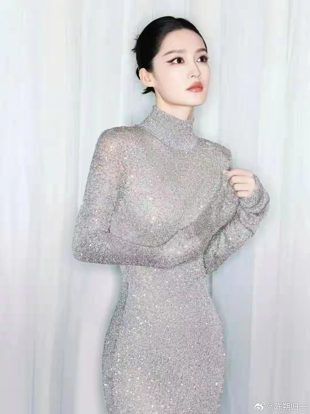 李沁一如既往的美