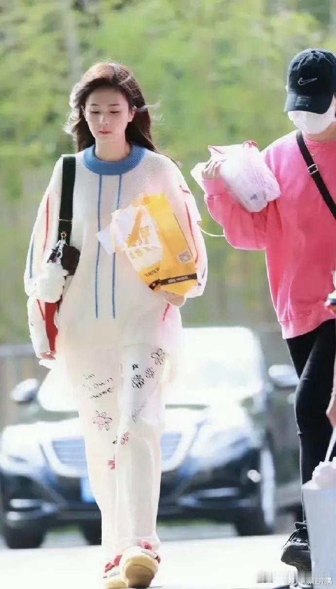 丑衣服也让白鹿穿的很好看，绝了 ​​​