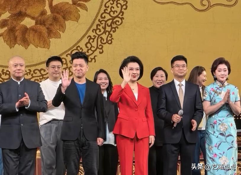 近日，5位当红京剧名家，出现在一场敬老演唱会的舞台上。
这种把国粹直接送到老人跟