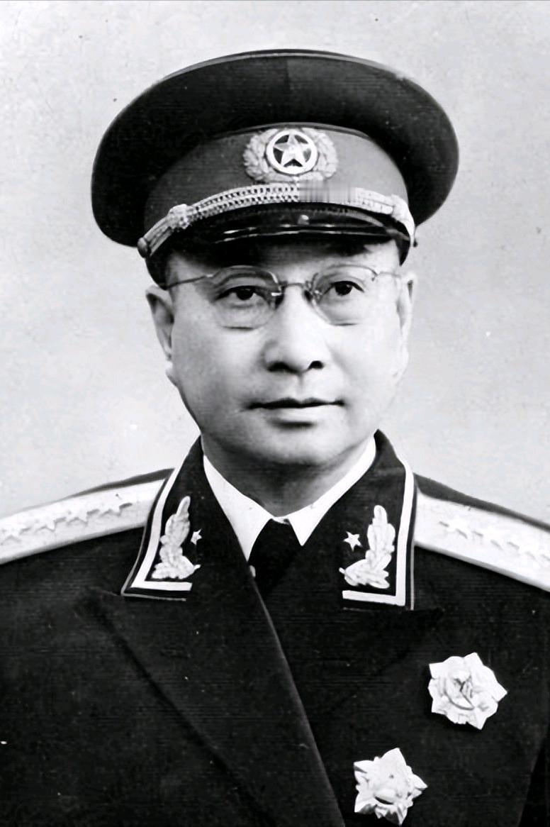 1953年，陈庚也没有想到自己的车竟然会被交警拦下来，更让他没想到的是，交警竟然