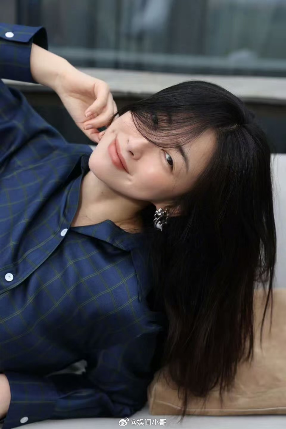 淡颜朱珠 朱珠这淡颜是真绝啊，不搞浓妆那套，就清清淡淡的，可一眼就能记住。骨相撑