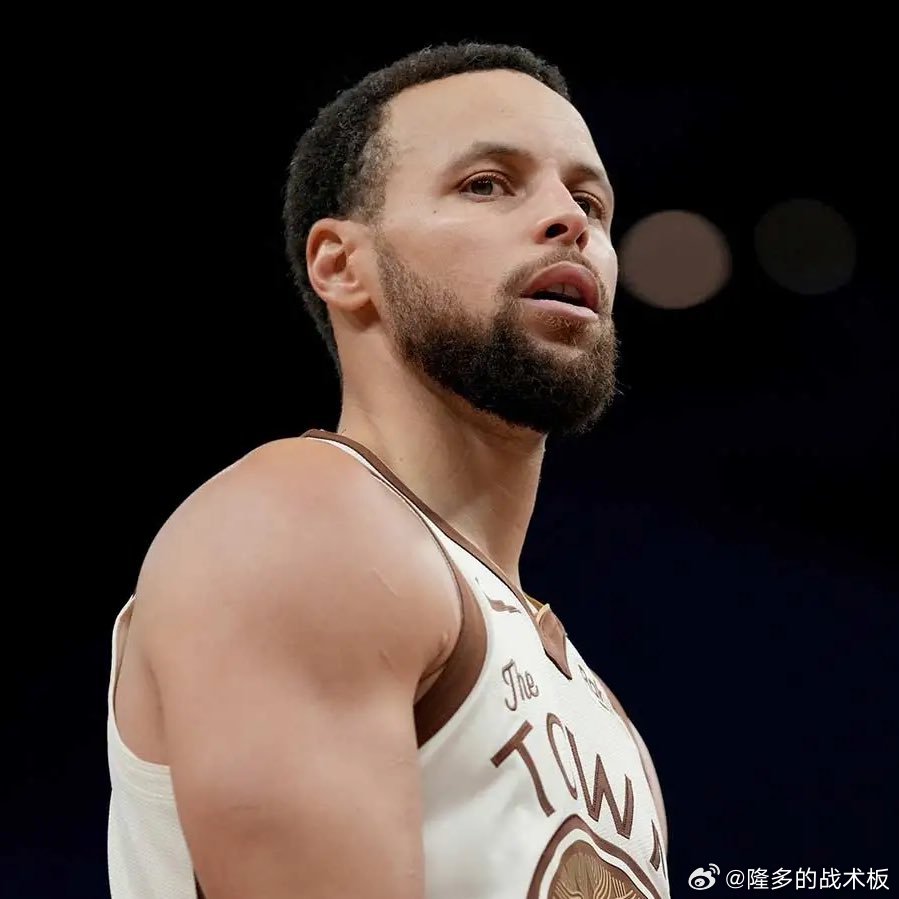 勇士官方：库里右膝伤病恢复良好，将逐步参加有球对抗及球队合练。库里将继续缺席接下