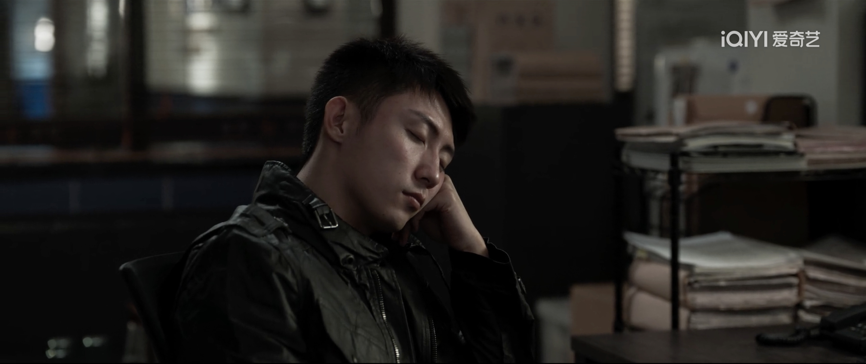 看常征和金燕的斗嘴日常贼好笑，这个下属是管不了一点，毕竟一是救过他，二是知道他小