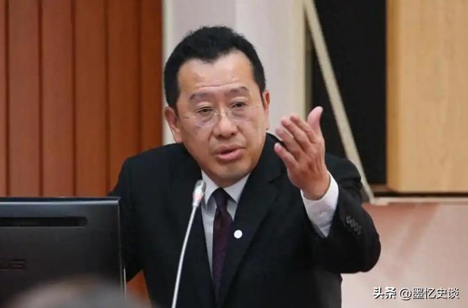 “防长”顾立雄宣布，海马斯火箭炮首期款8亿新台币，不走正常军购预算，直接动用第二