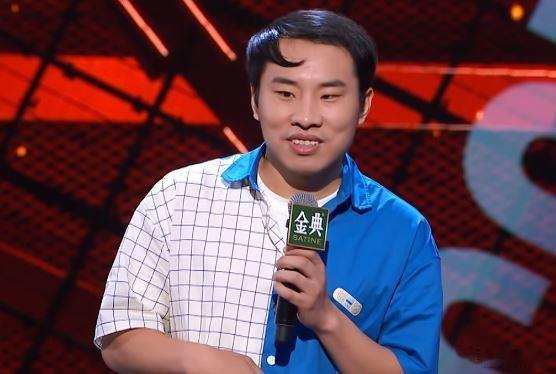 徐志胜回家过年忙成接客松徐志胜过年彻底忙翻，被亲戚轮番围观合影，自嘲在家成了“接