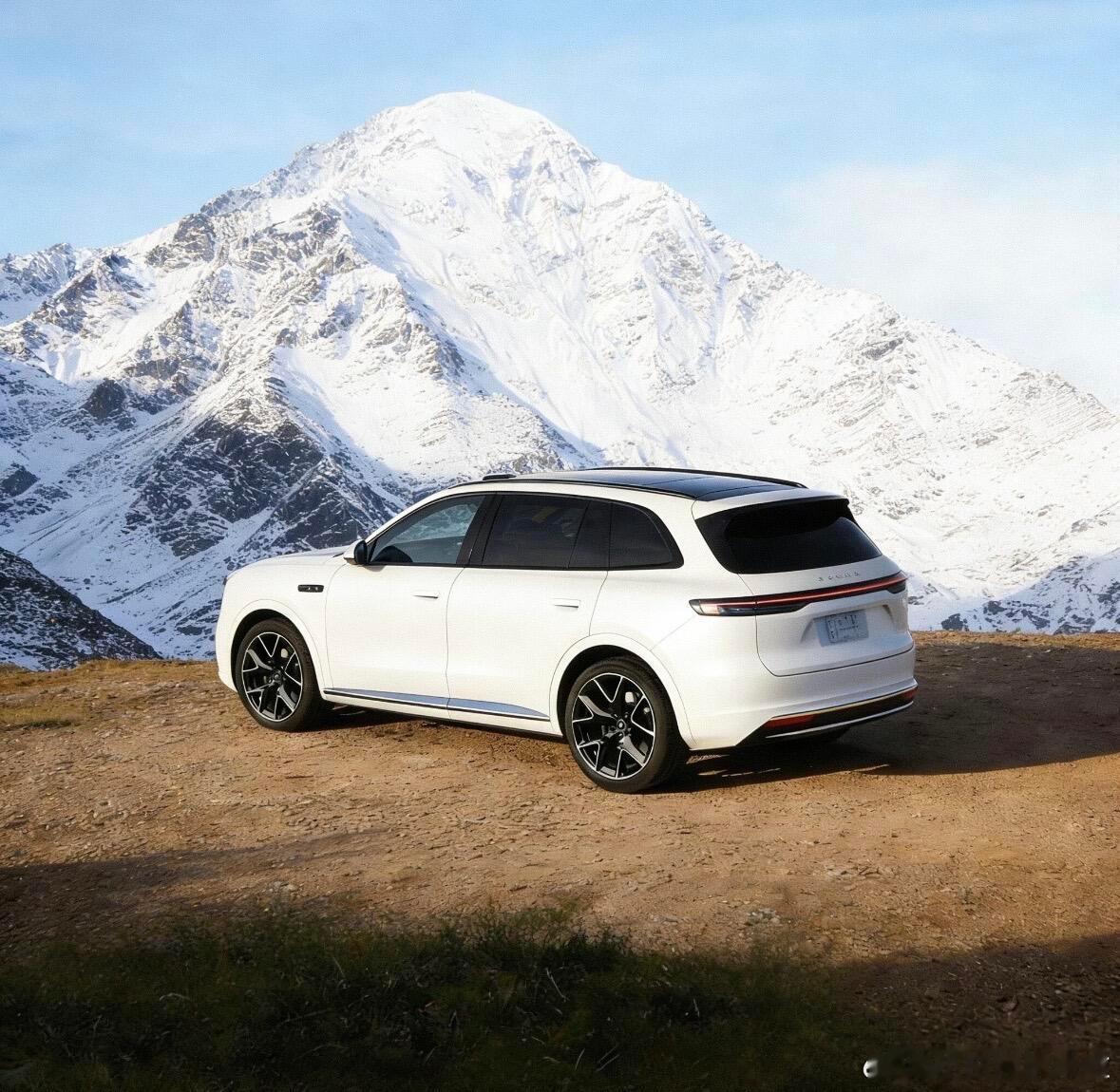 看节奏全新问界 M6 应该是快了，都在说 3 月小订、4 月大定。如果是这样的话