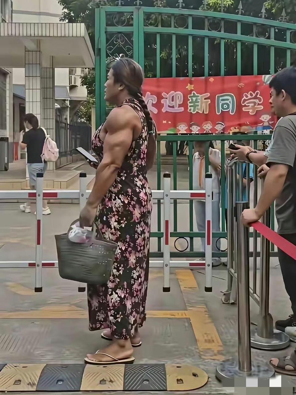 兄弟，你这是怎么锻炼的麒麟臂