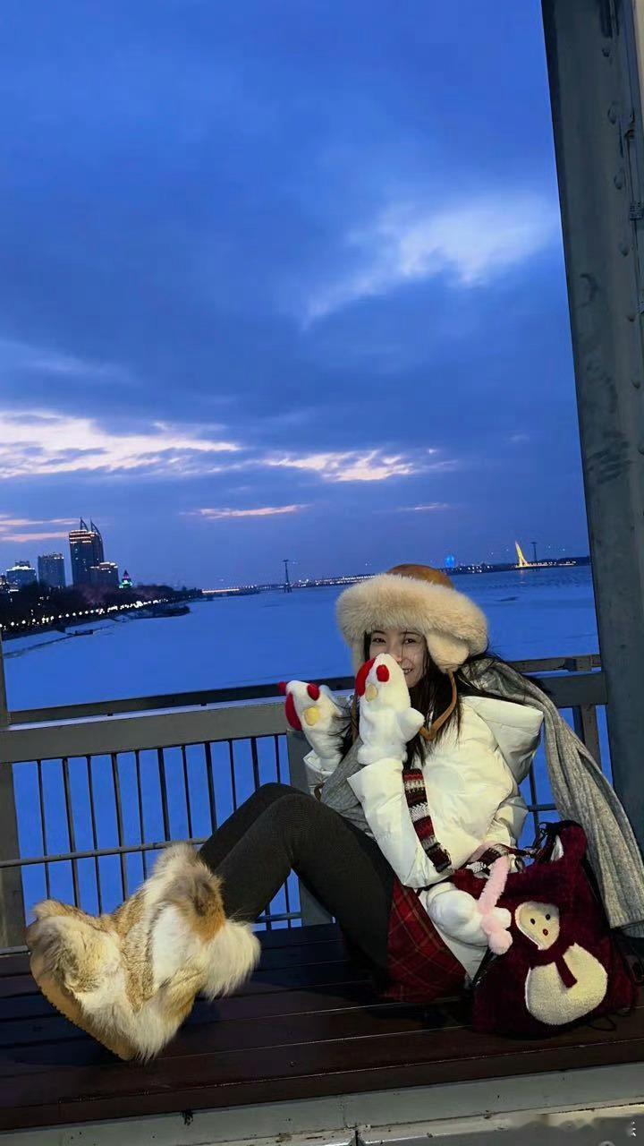 哈尔滨室内穿搭到底有多狂野在哈尔滨过冬是一种新型冰火两重天 零下35℃出门，27