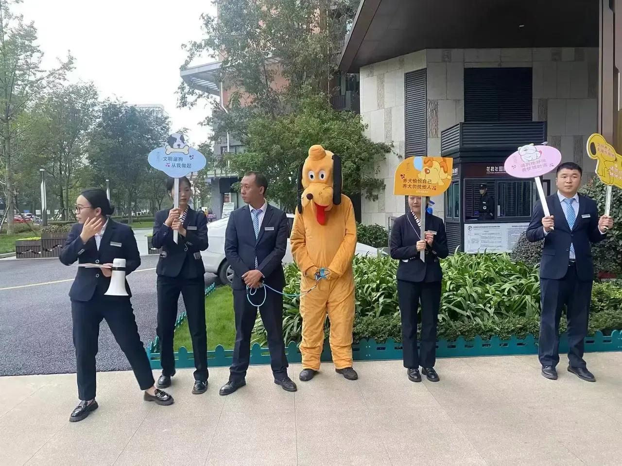 这是真把人当狗啊[捂脸]