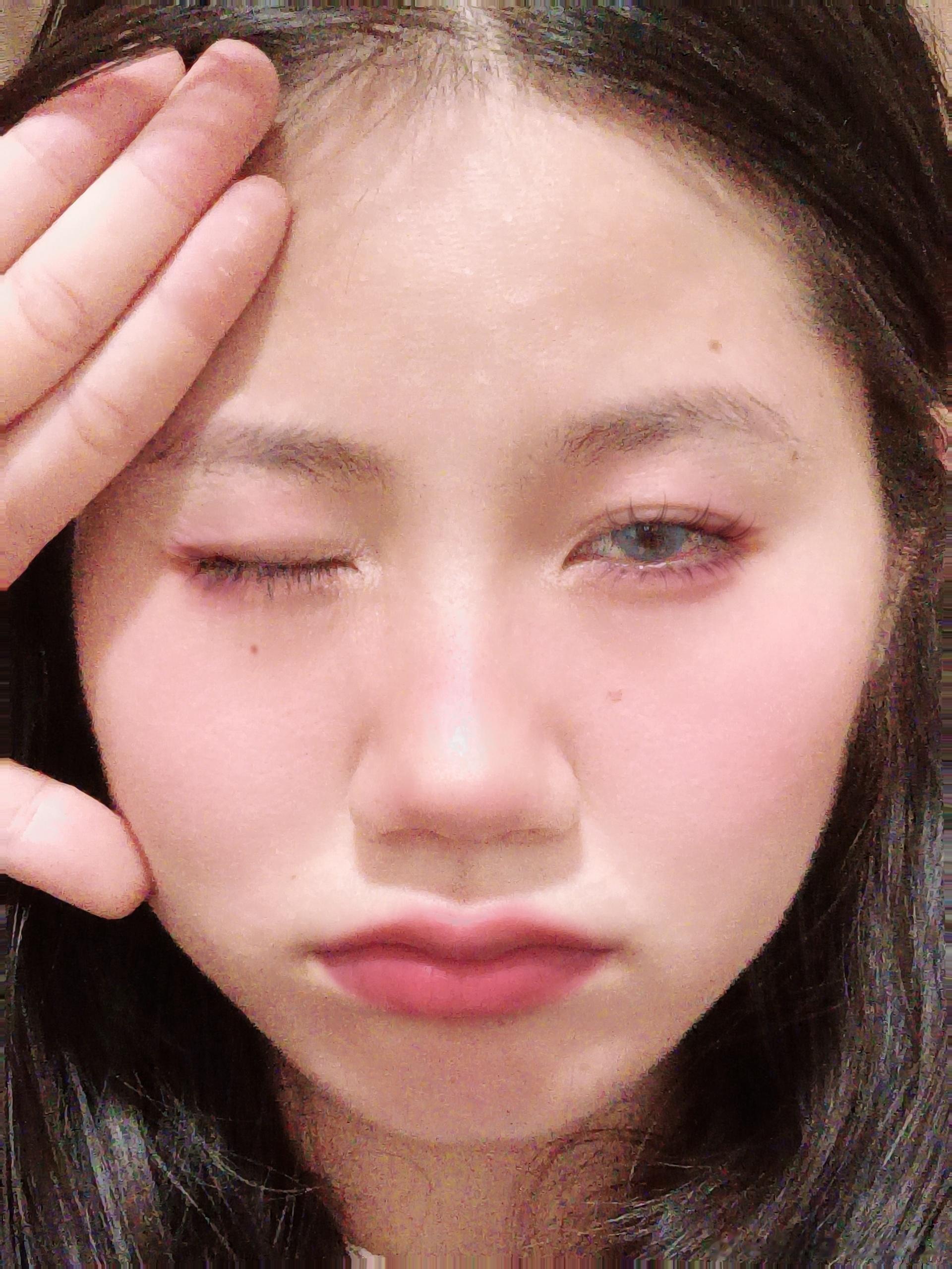 [哈哈]果然美颜相机就是让我开心^_^ ​​​