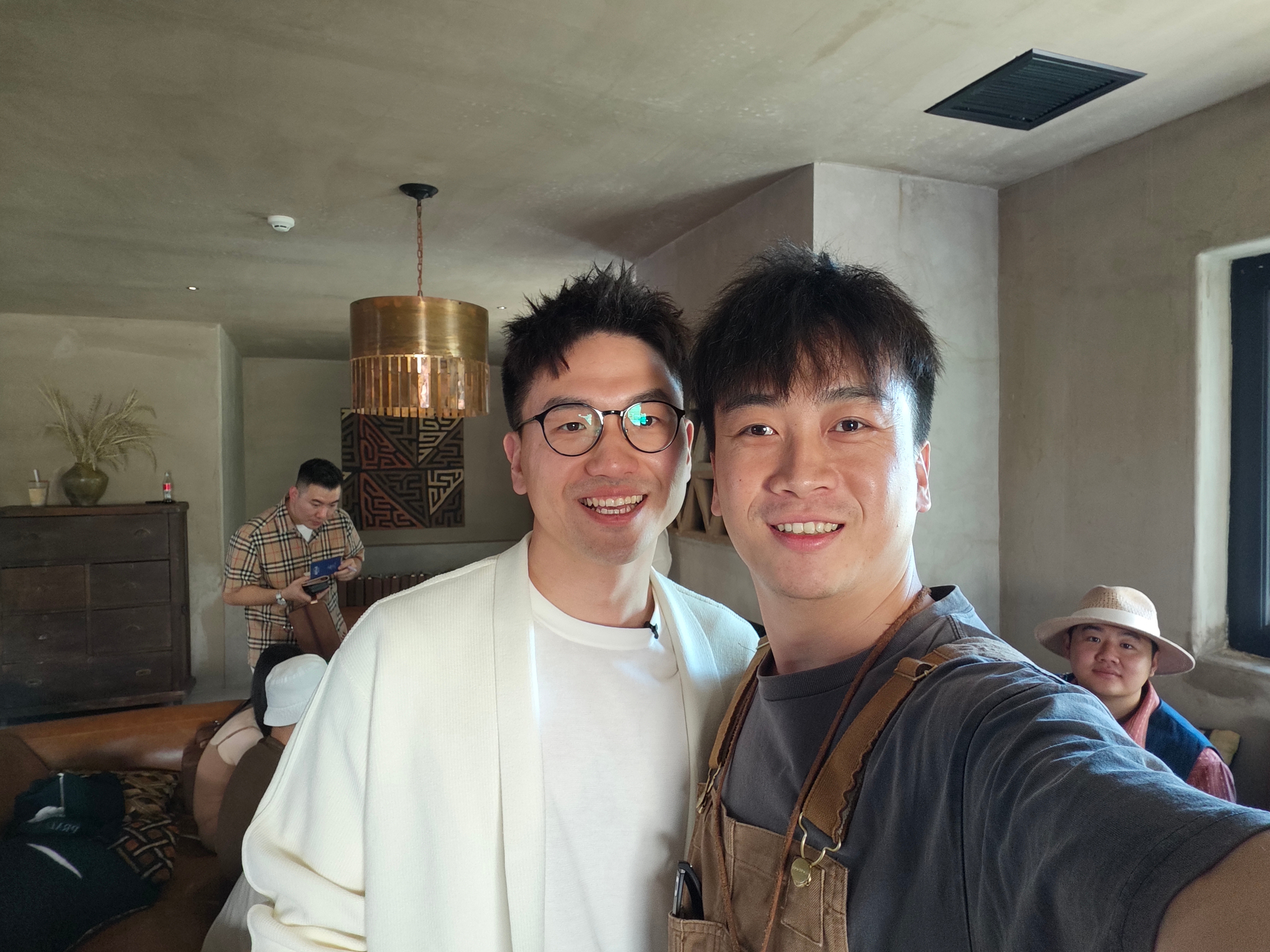 感受下韩总刚刚婚礼的现场布置婚礼1818开始晚上据说有个沙漠泳池party  ​