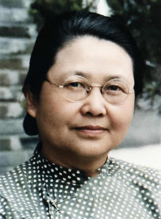 冯玉祥的老婆到底有多牛？新中国第一个女部长，儿子少将孙子中将。 

1948年9