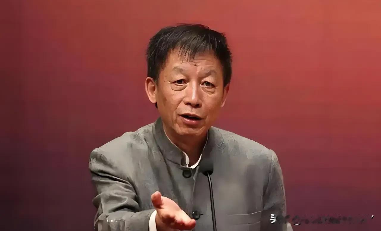 喊着风能进国王不能进的易中天，如今怎么就成了网友眼中的笑话？


多年前，他用这