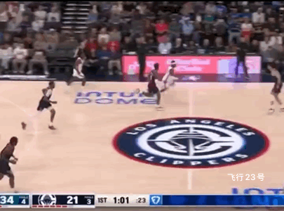 亚力山大罕见要犯规失败！
雷霆VS快船！
亚力山大持球快速突破，球被快船队员封盖