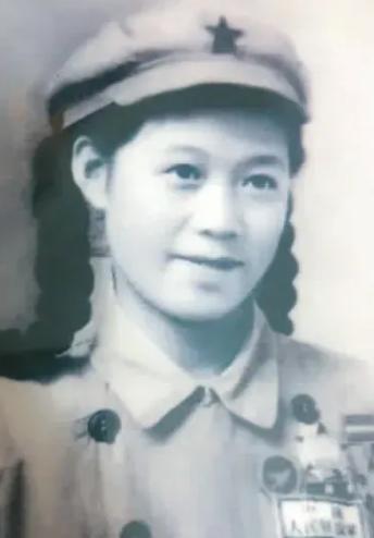 1952年10月，16岁的女护士王清珍，用时三天三夜整理好了黄继光的遗体，没想到