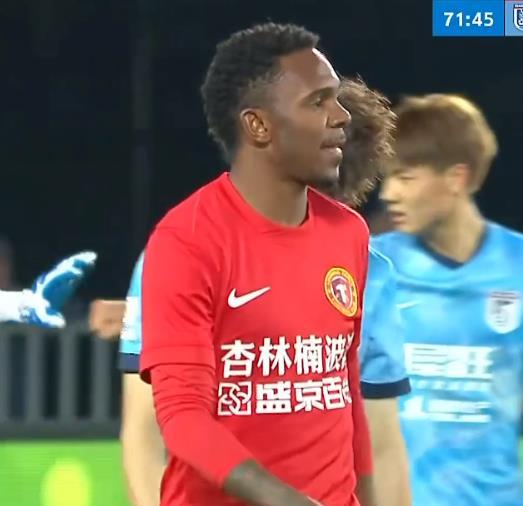 热菲尼奥能被称为外援吗？水平都不如国内球员，身体单薄没有对抗能力，技术是有点但只