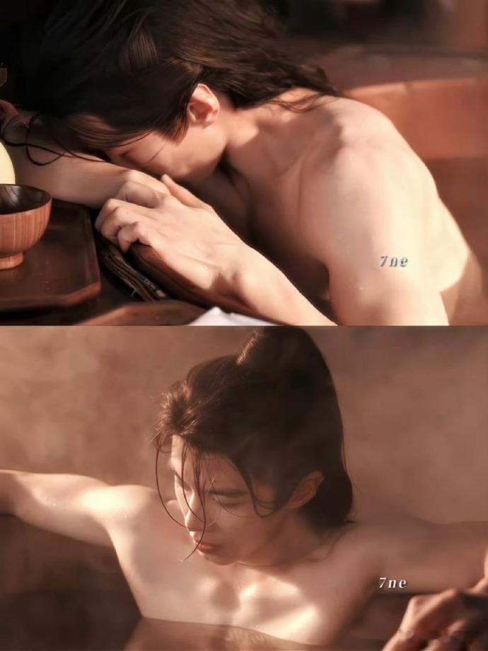 何与上衣显瘦脱衣有肉何与百花杀半裸镜头 何与百花杀半裸镜头，真的是太帅了呀，完全